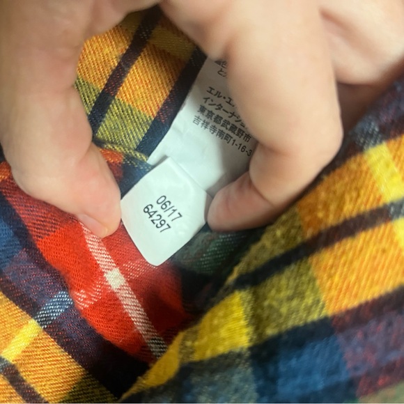 L.L. Bean flannel size medium - Picture 5 of 6